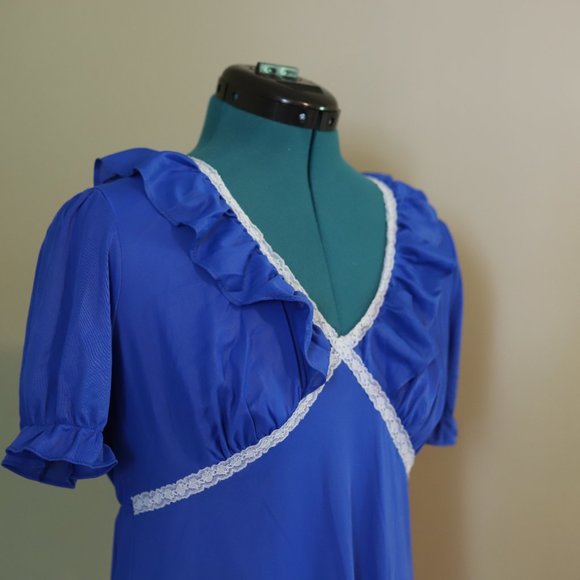 Vintage | ruffled maxi night gown - Picture 3 of 9